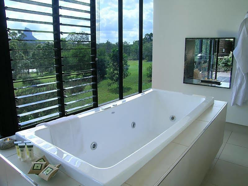 Glass On Glasshouse Glass House Mountains Exterior foto