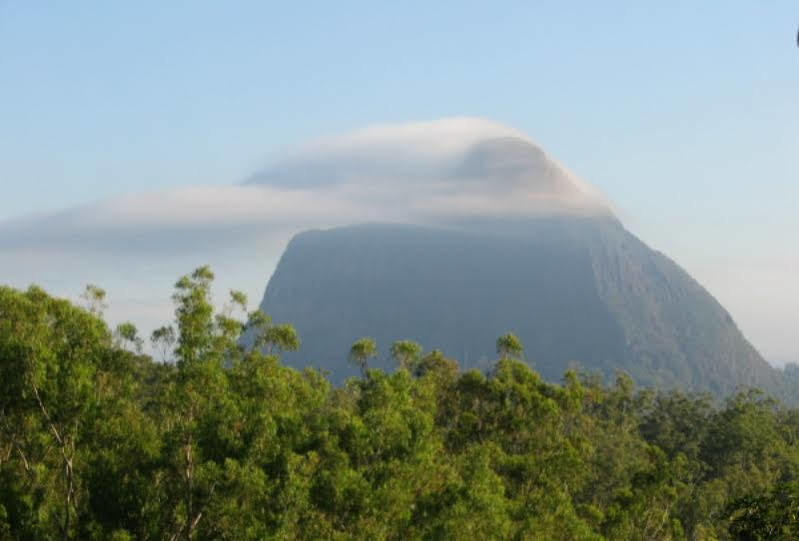 Glass On Glasshouse Glass House Mountains Exterior foto